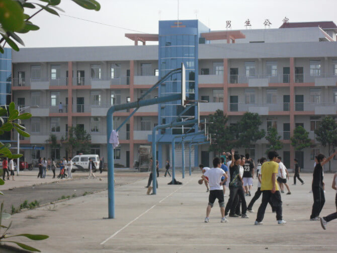 威遠龍會中學校園風采