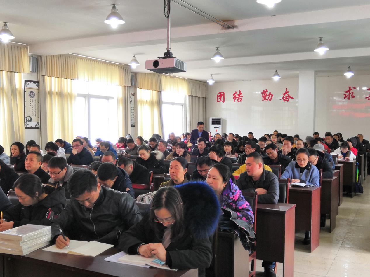 加強(qiáng)業(yè)務(wù)培訓(xùn)，切實(shí)提高業(yè)務(wù)素質(zhì)