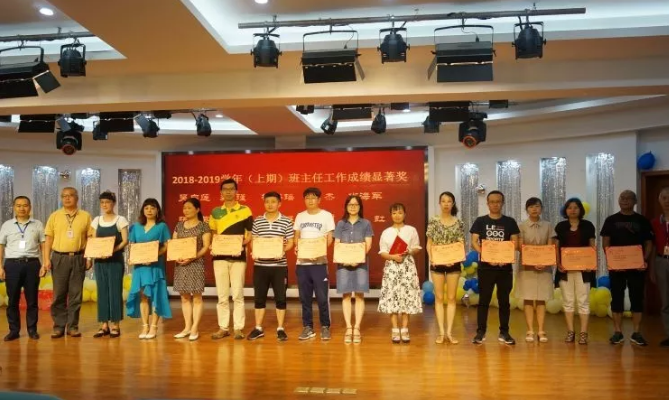 四川師范大學(xué)實(shí)驗(yàn)外國(guó)語(yǔ)學(xué)校——眾志成城，再創(chuàng)輝煌