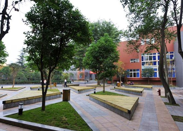 四川師范大學(xué)附屬中學(xué)校園風(fēng)采