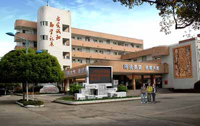 四川省彭州中學(xué)院校環(huán)境