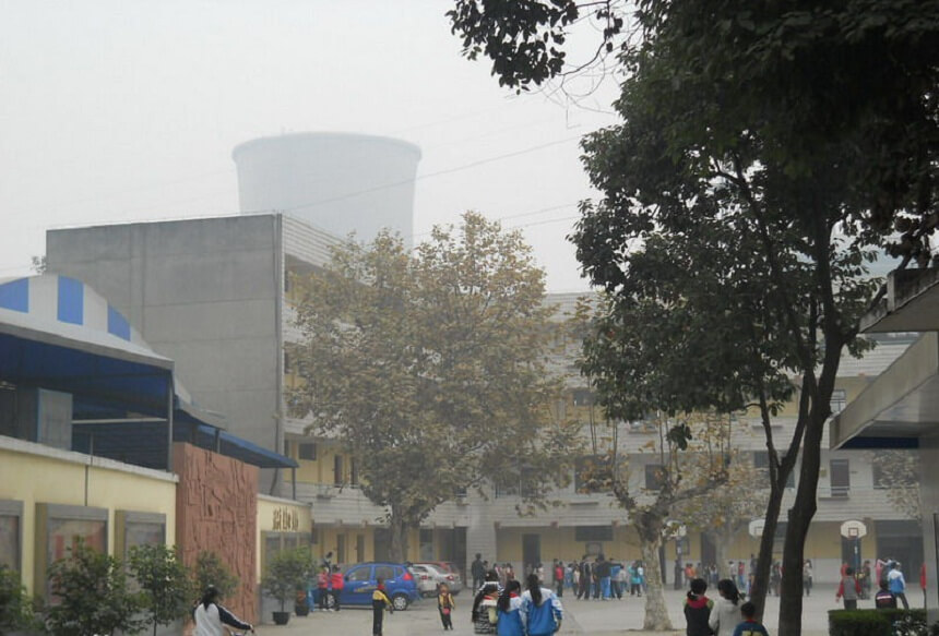 華西中學(xué)位置在哪兒？在成華區(qū)嗎？