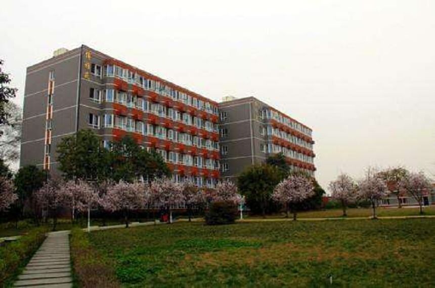 四川師范大學(xué)實(shí)驗(yàn)外國語學(xué)校地址在哪里？