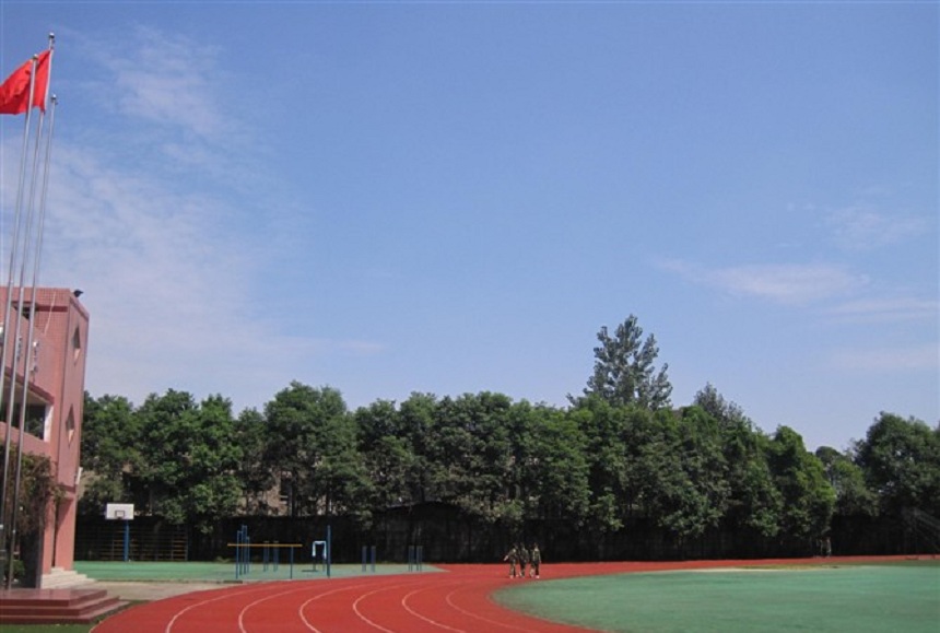 成都三十六中環(huán)境好不好？住宿呢？