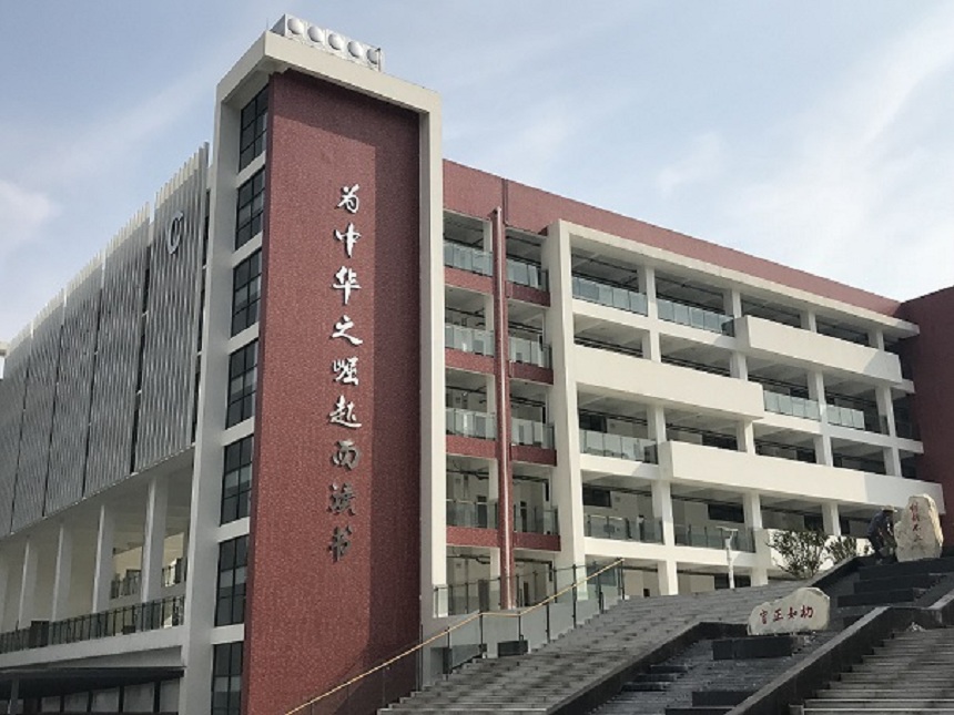北京第二外國語學(xué)院成都附屬中學(xué)環(huán)境好不好？