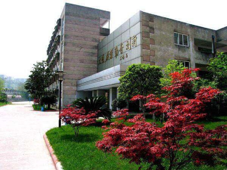 四川省科學(xué)城第一中學(xué)校園環(huán)境怎么樣？