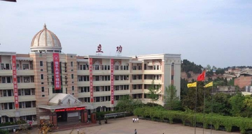 伍隍中學(xué)校園環(huán)境好嗎？