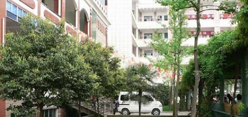 伍隍中學(xué)校園環(huán)境好嗎？