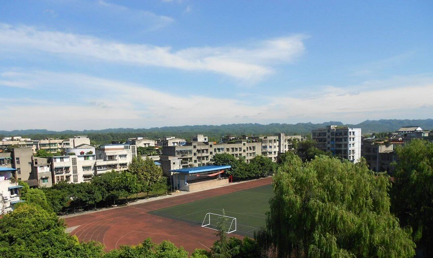 青神中學校園環(huán)境好不好？
