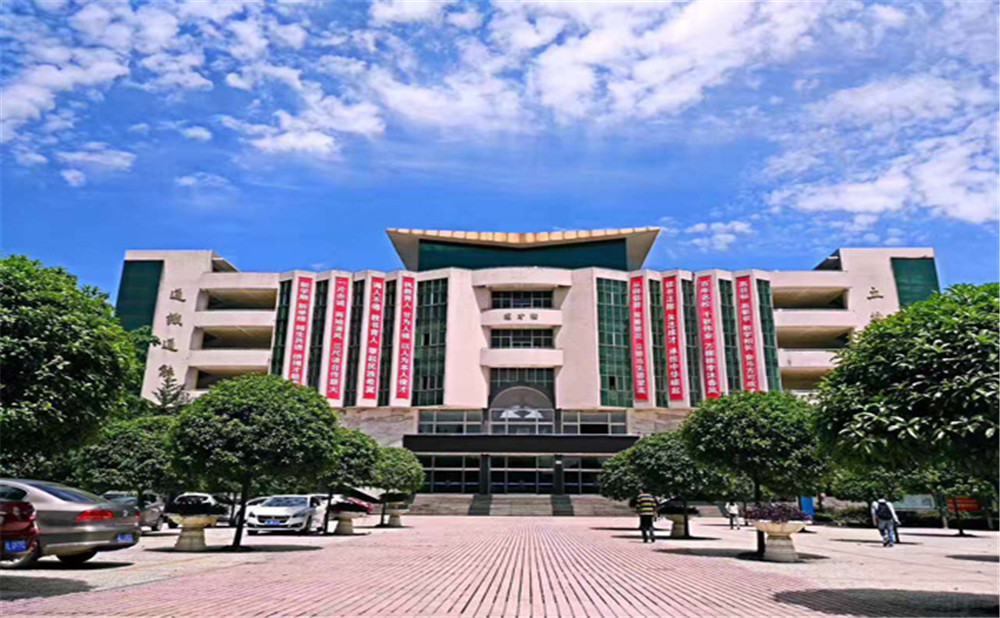 五通橋中學(xué)校園環(huán)境怎么樣？