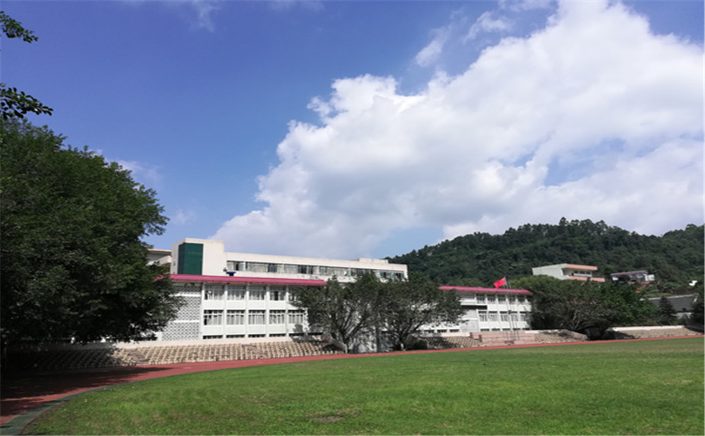 五通橋中學(xué)校園環(huán)境怎么樣？