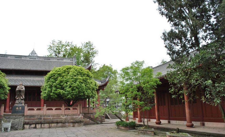 名山中學(xué)地址在哪里？