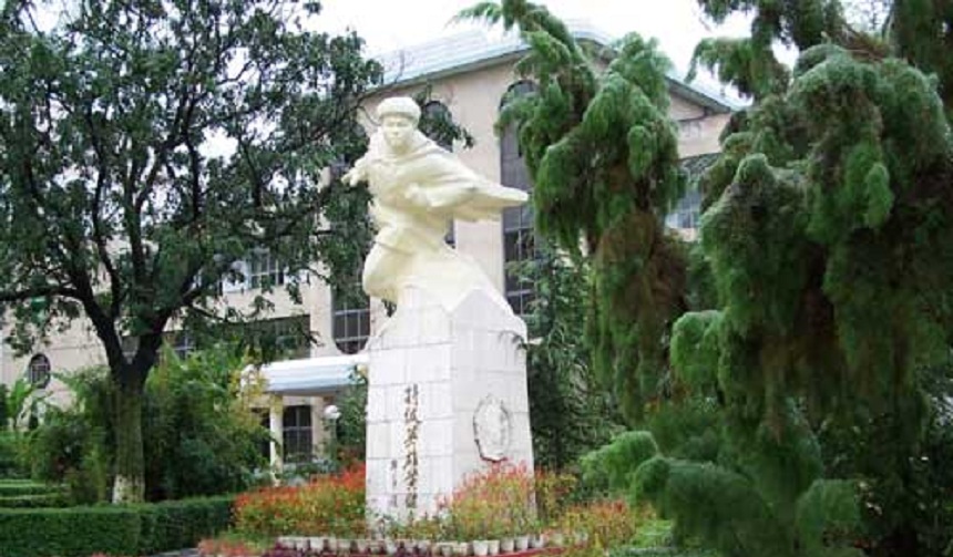 中江中學(xué)宿舍、食堂、校園環(huán)境怎么樣？