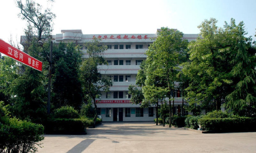 龍臺中學(xué)具體地址在哪？