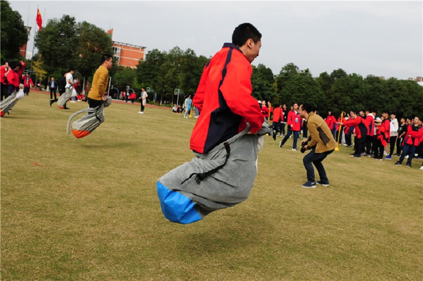 德陽外國語學校是一所民辦高中嗎？