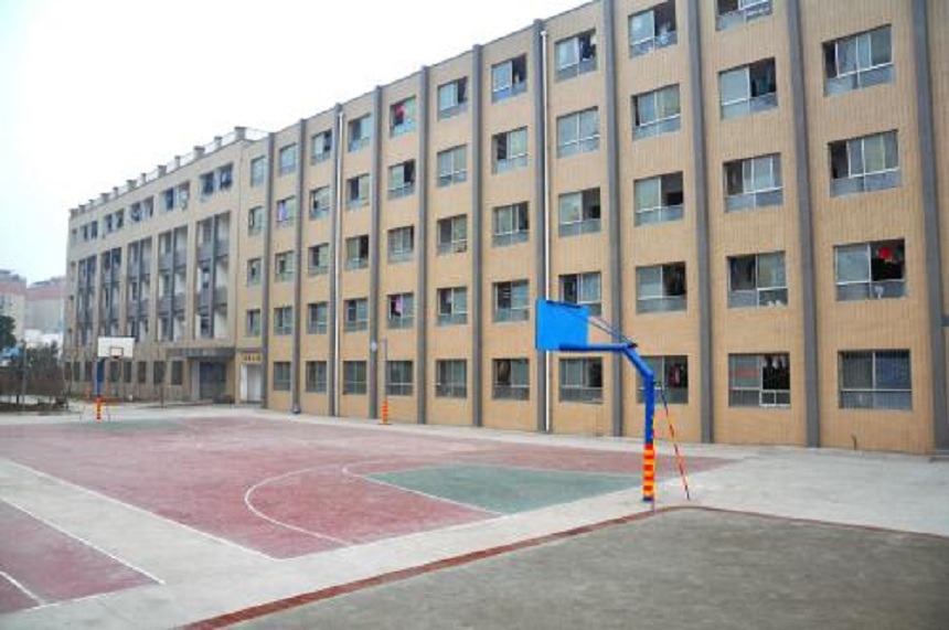 德陽東電中學(xué)是不是公辦高中？