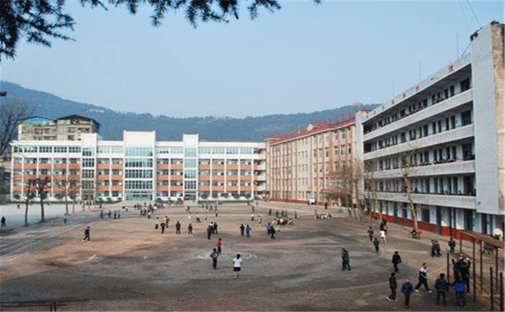 平昌縣第二中學(xué)學(xué)校環(huán)境怎么樣？