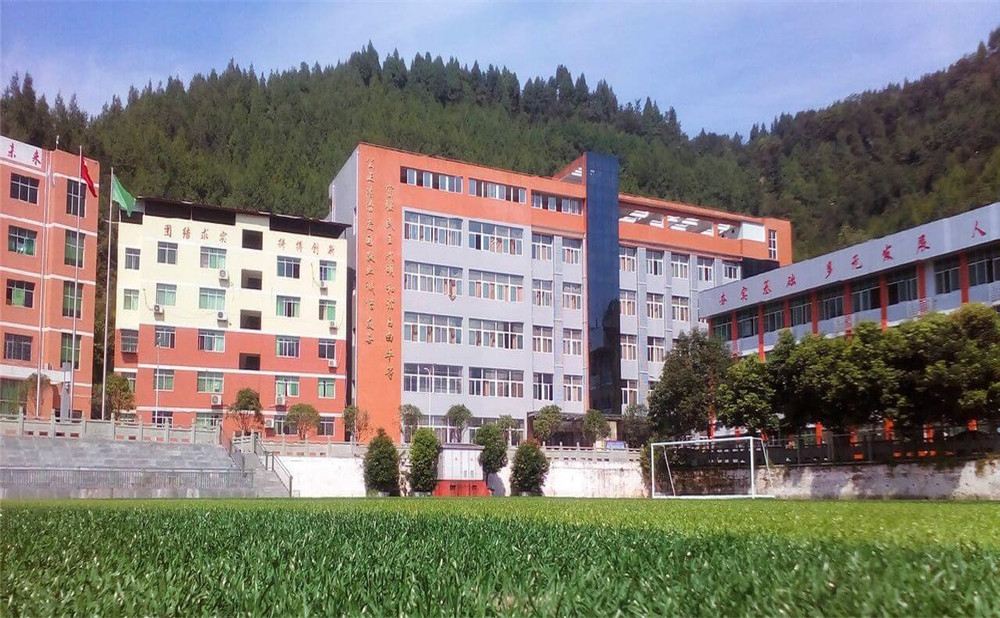 平昌縣駟馬中學(xué)學(xué)校環(huán)境怎么樣？