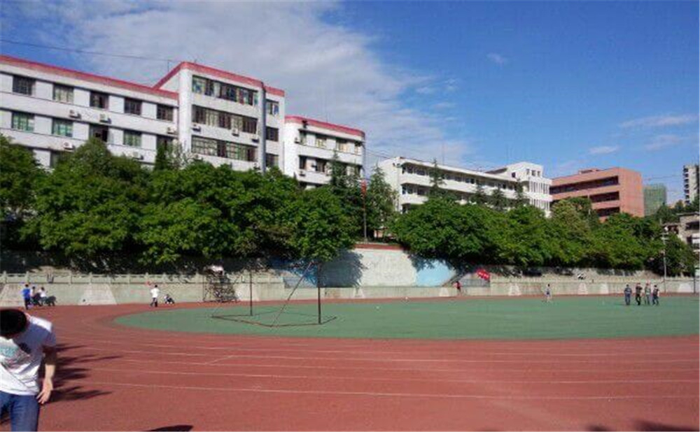 通江縣實(shí)驗(yàn)中學(xué)校園環(huán)境如何？