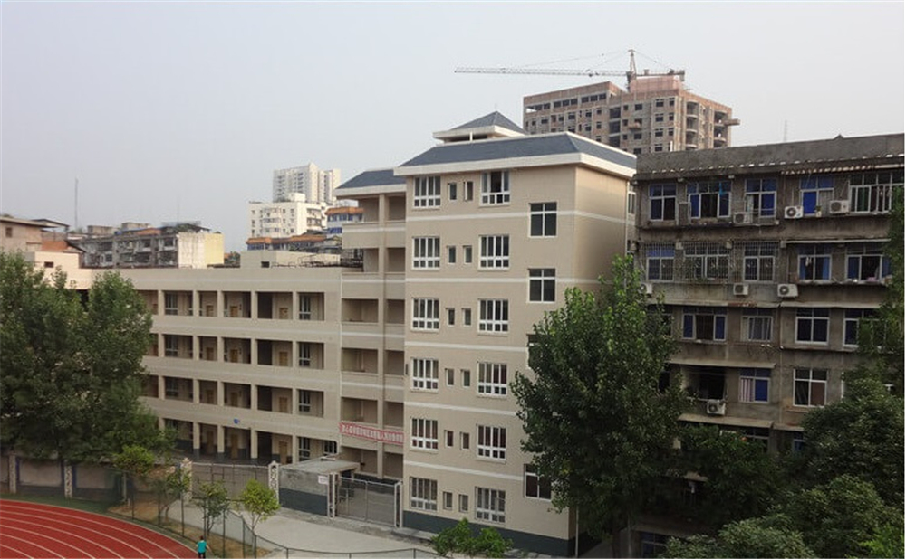巴中中學(xué)2020年學(xué)校學(xué)費(fèi)多少錢(qián)一年？