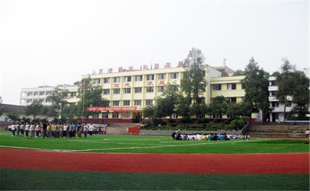 巴州區(qū)茶壩中學(xué)學(xué)校環(huán)境怎么樣？
