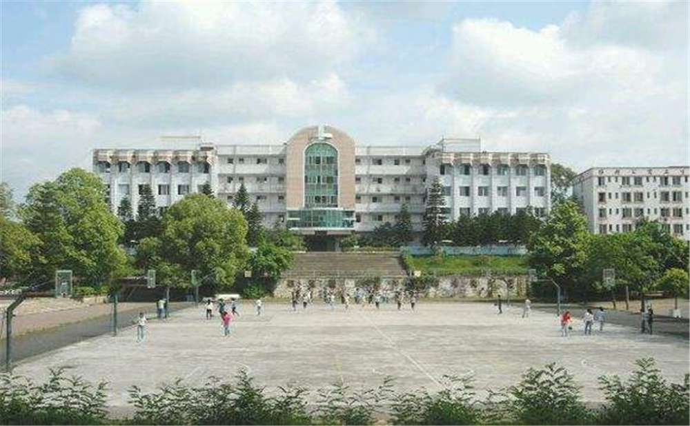 內(nèi)江十中學校環(huán)境怎么樣？