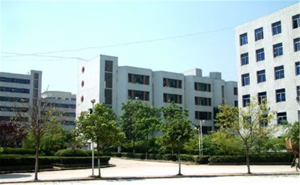 廣安友誼中學(xué)2020年的收費標(biāo)準(zhǔn)是多少？