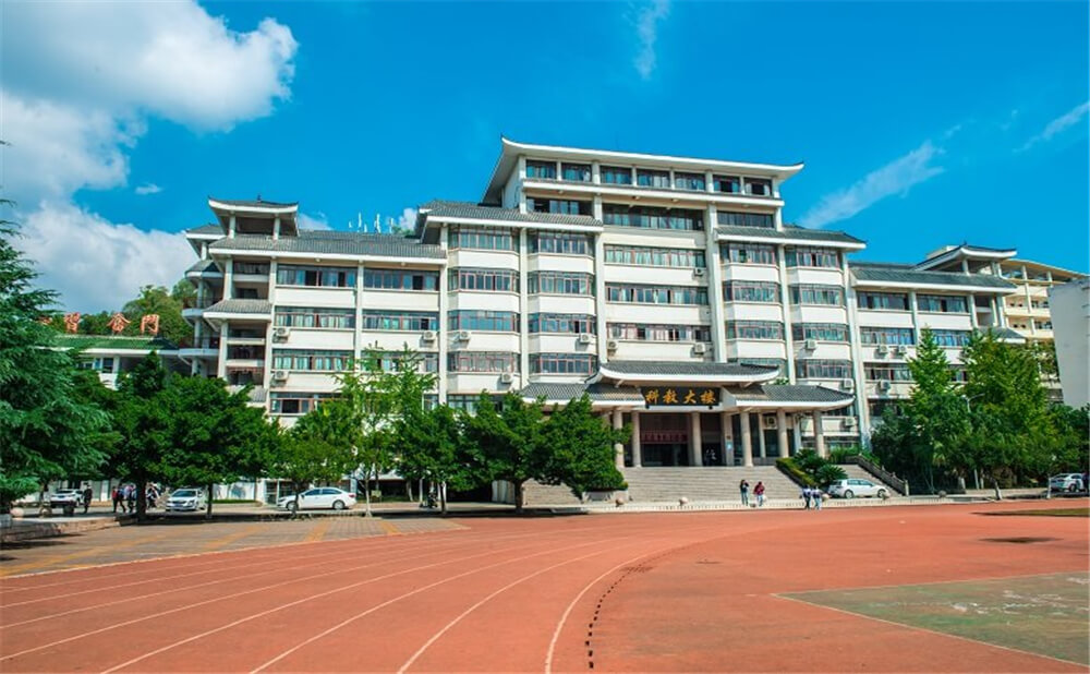 閬中東風中學學校環(huán)境怎么樣？