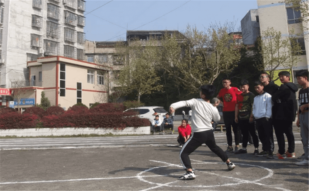定水中學(xué)學(xué)校環(huán)境怎么樣？