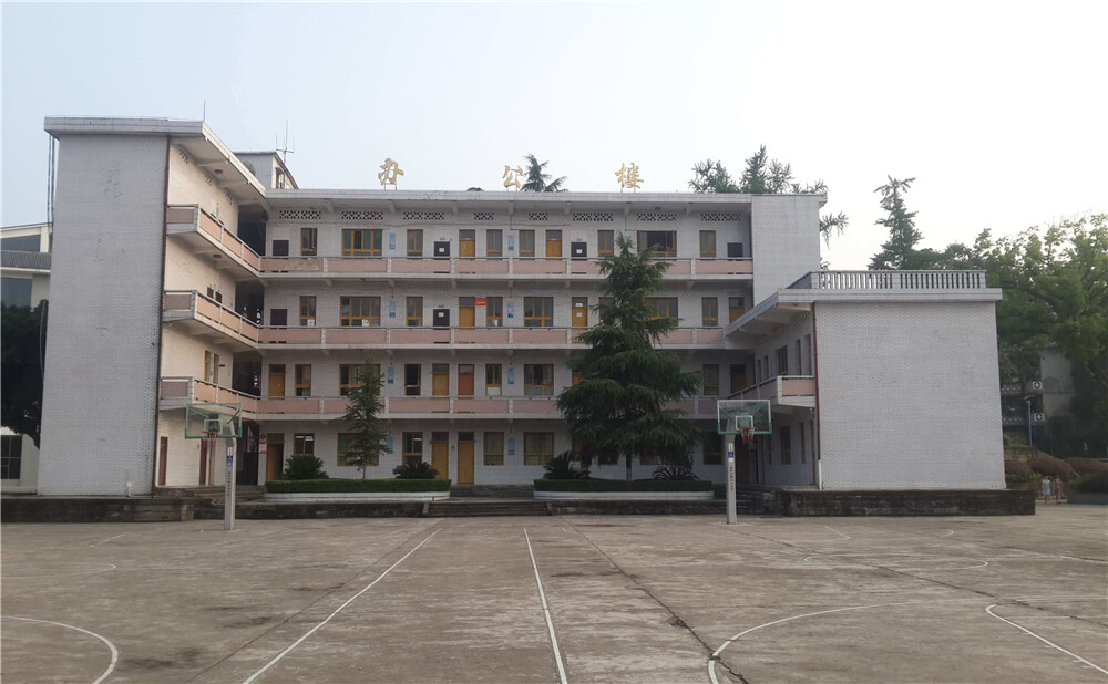 蓬安中學學校環(huán)境怎么樣？