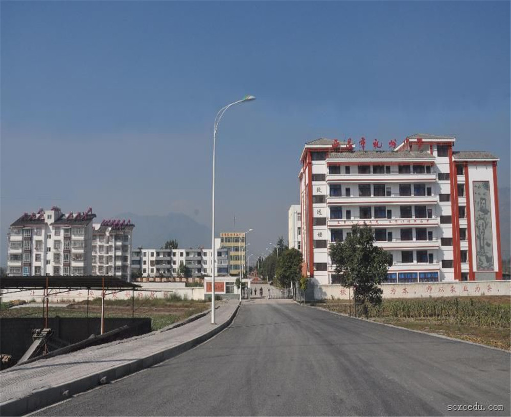 西昌市禮州中學(xué)學(xué)校招辦電話是多少？