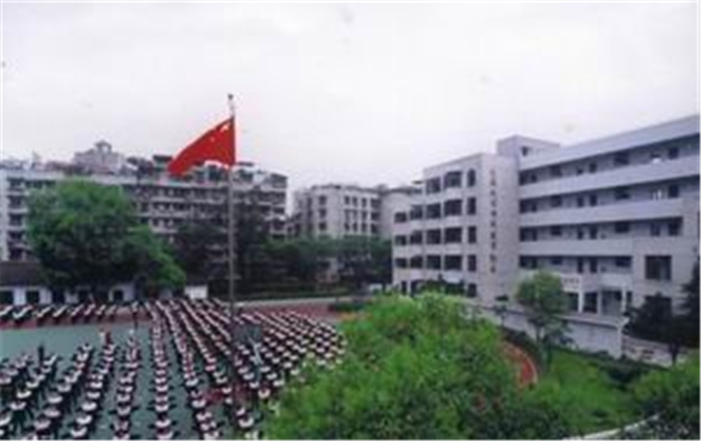 成都第十七中學高中部錄取分數(shù)線是多少？