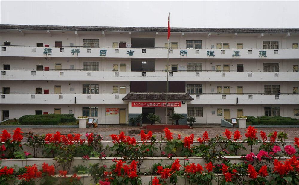 高板中學(xué)高中部的錄取分?jǐn)?shù)是多少？