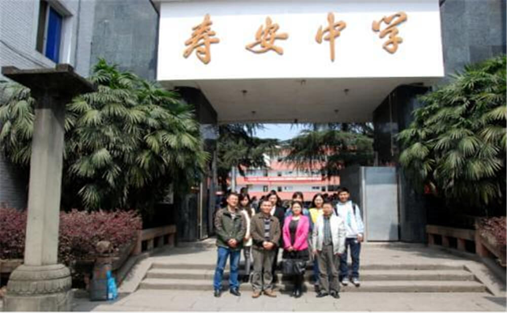 壽安中學(xué)每年的學(xué)費(fèi)是多少錢？