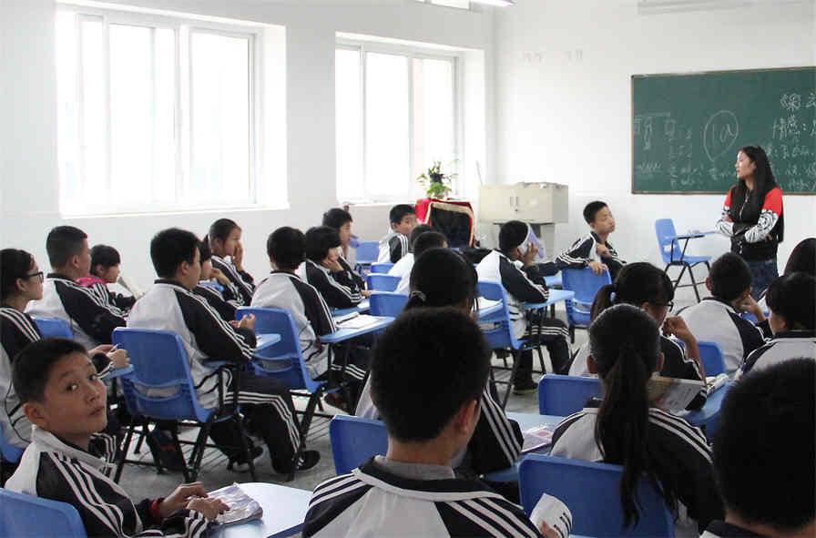 金牛中學一年的學費是多少錢？