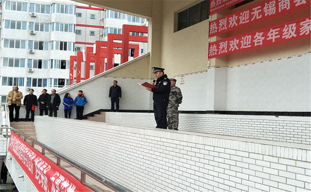 大彎中學外招生一年的學費是多少？