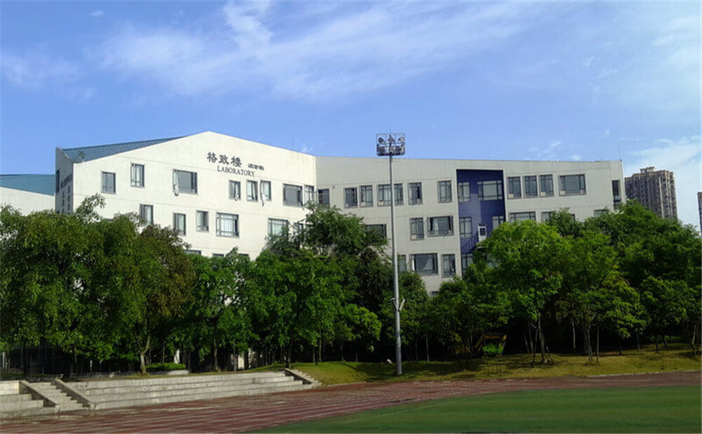 成都實驗外國語學校（西區(qū)）外招生一年的學費是多少錢？