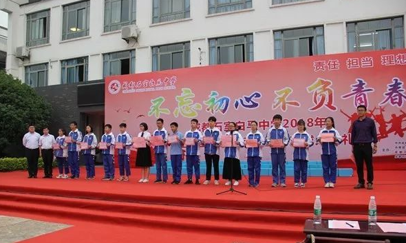 石室白馬中學(xué)的高考升學(xué)率是多少？