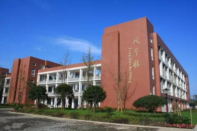 華潤(rùn)高級(jí)中學(xué)的環(huán)境怎么樣？