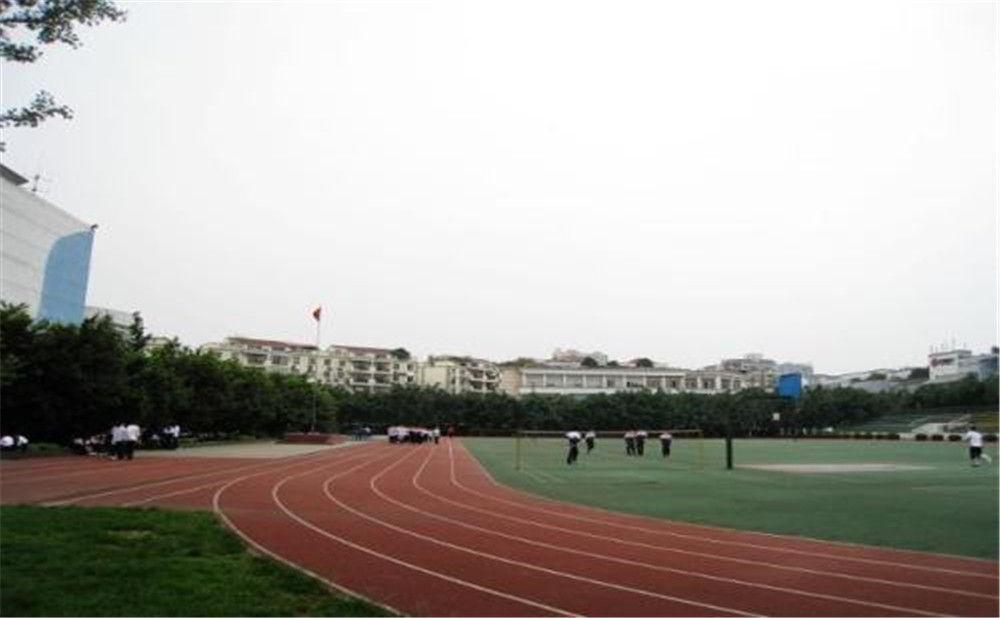 四川師范大學(xué)實驗外國語學(xué)校的學(xué)費是多少？