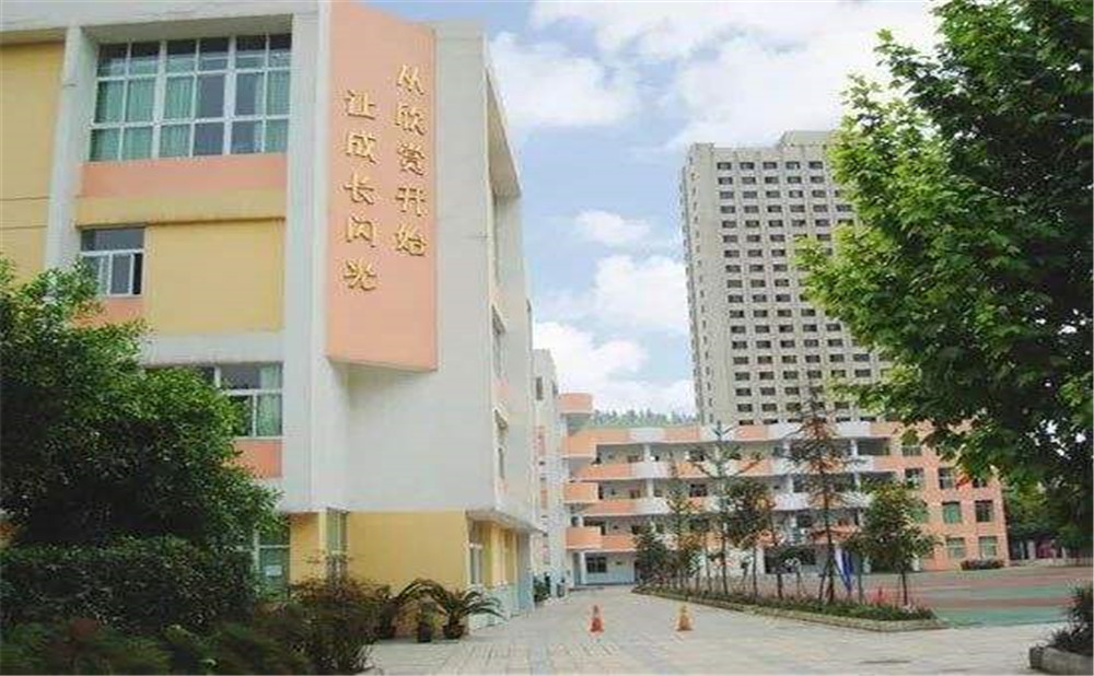 成都成飛中學(xué)的高中住宿怎么樣？