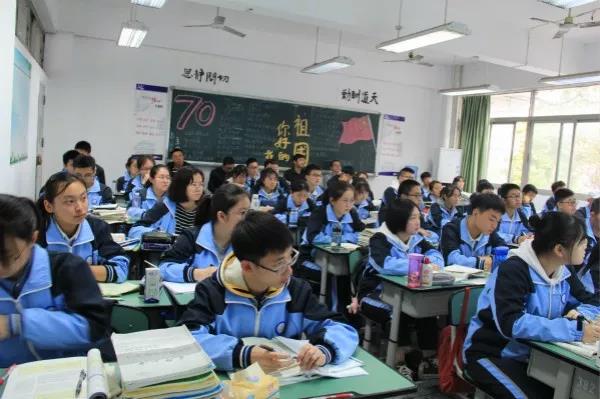 成都西北中學的學費是多少？