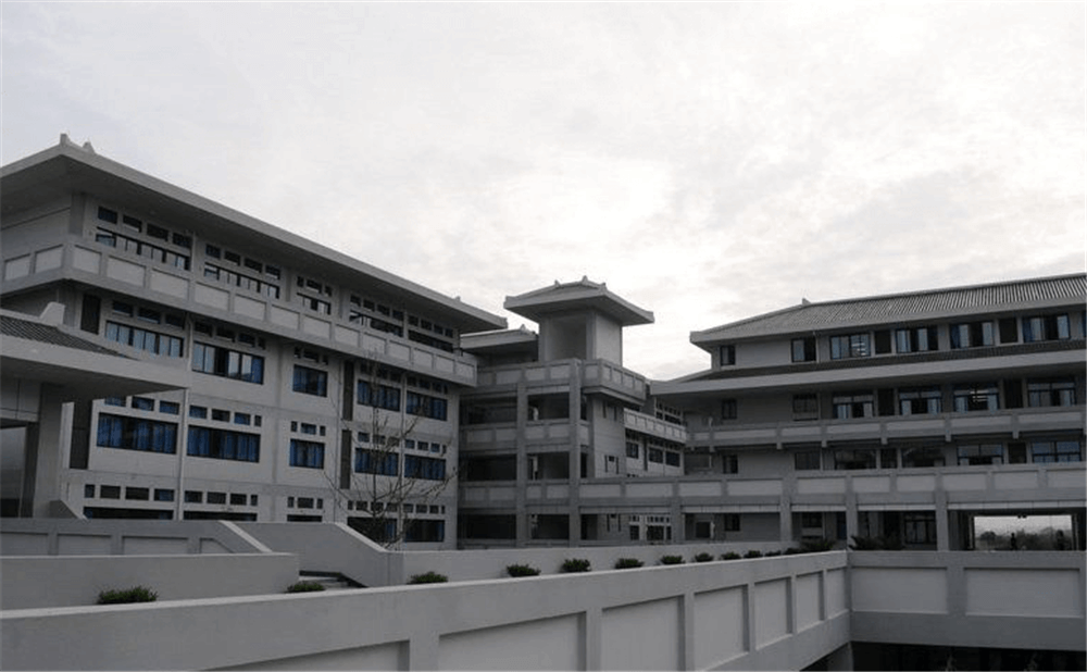 成都石室中學(xué)北湖校區(qū)的高中住宿怎么樣？