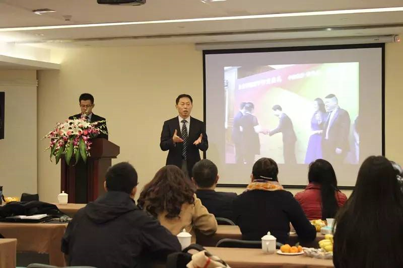 成都西雅美途外國語聯(lián)合學校的學費是多少？