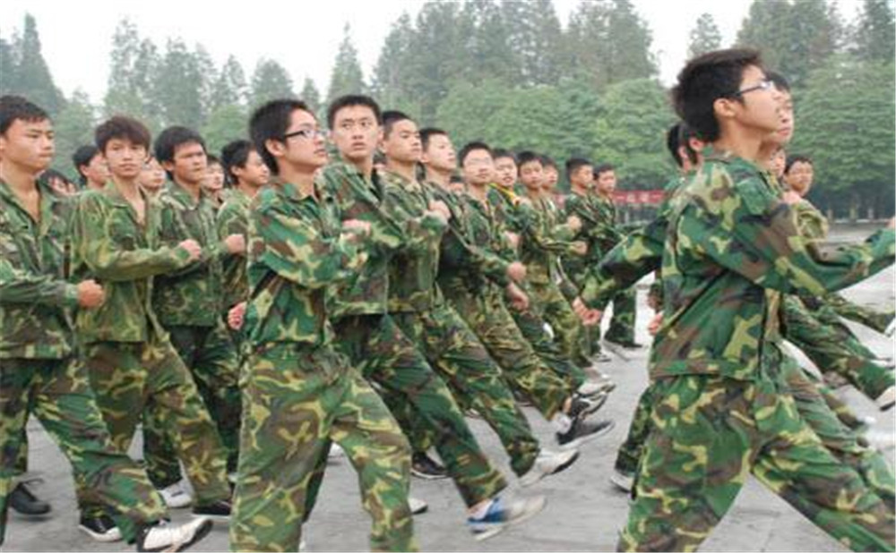 郫縣二中學(xué)費是多少？