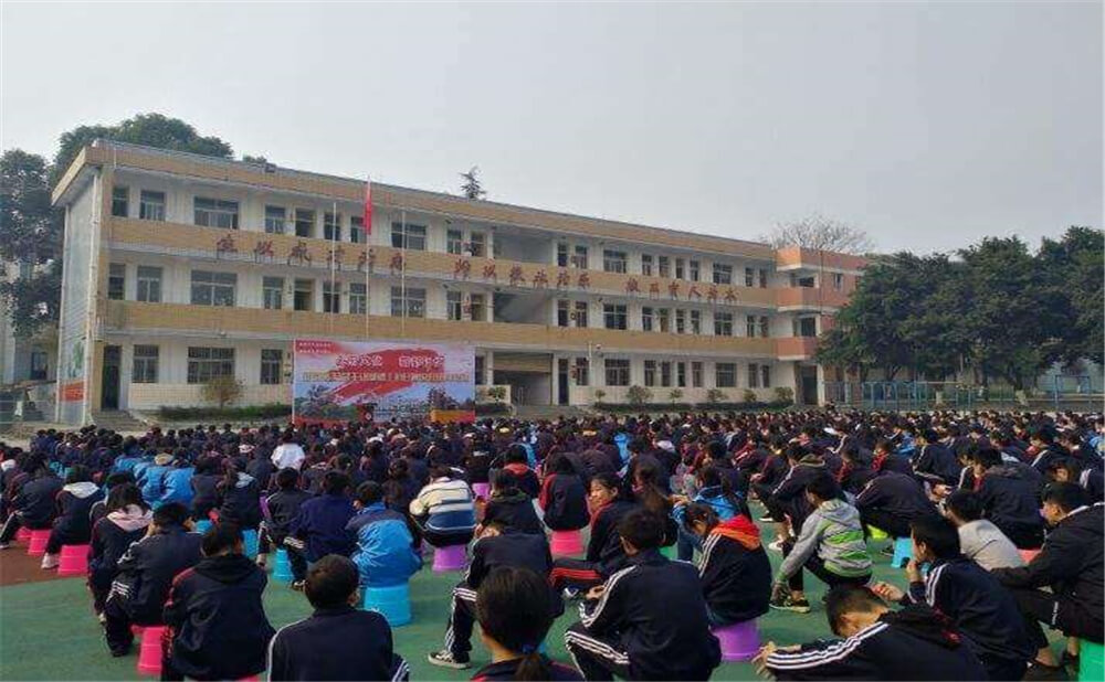 泰興中學(xué)的學(xué)費是多少錢？