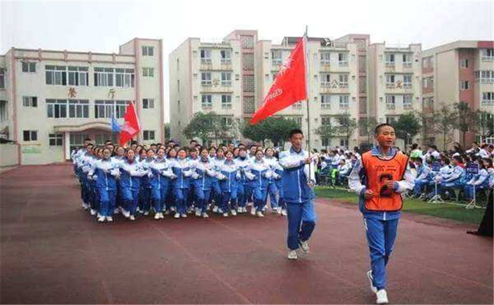 大邑縣實(shí)驗(yàn)中學(xué)近三年的錄取分?jǐn)?shù)是多少？