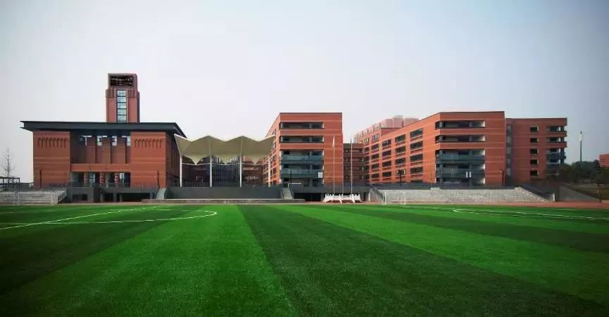 成都實(shí)驗(yàn)外國(guó)語學(xué)校高中一年的學(xué)費(fèi)是多少？