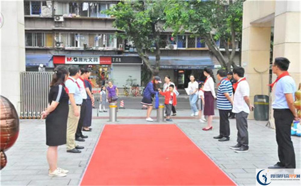 2020成都市石室聯(lián)中蜀華分校初升高的學(xué)費(fèi)是多少？