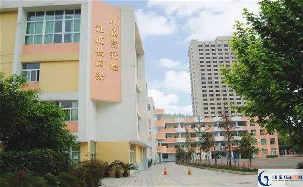 成都成飛中學(xué)高中本部的錄取分?jǐn)?shù)是多少？